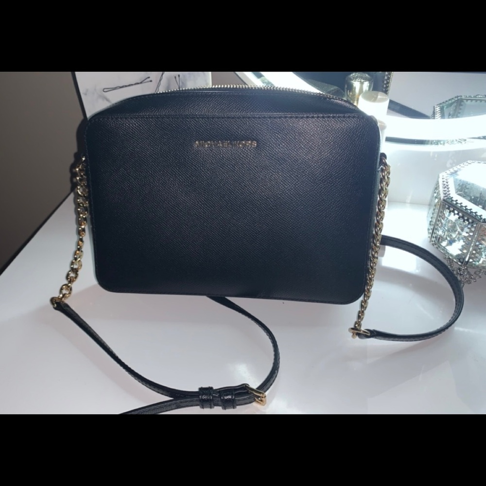 Michael Kors Crossbody Handbag (Like New)